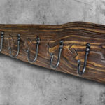 Wieszak rzeźbiony ze słowiańską duszą